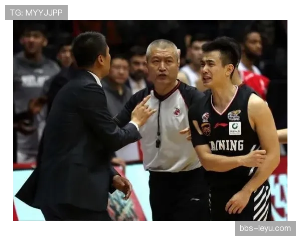 战术犯规的判罚标准及裁判执行原则详解